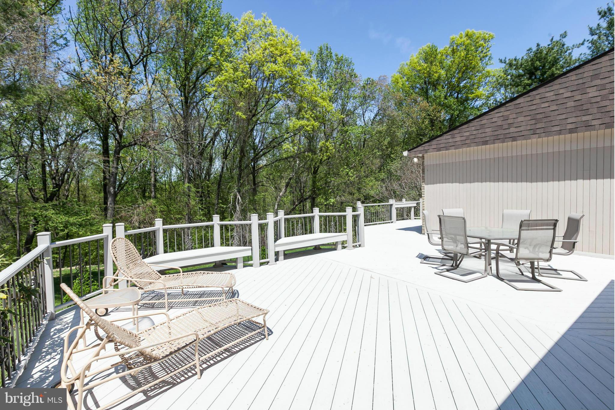 2104 Burdock Road Baltimore, MD 21209 - Photo 27 of 30 Large Trex Deck