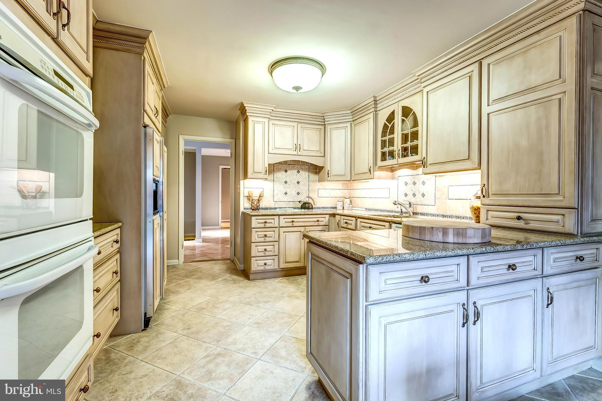 2104 Burdock Road Baltimore, MD 21209 - Photo 6 of 30 Large Chefs Kitchen