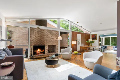 $1,540,000 | 8034 Park Overlook Drive, Bethesda, MD 20817