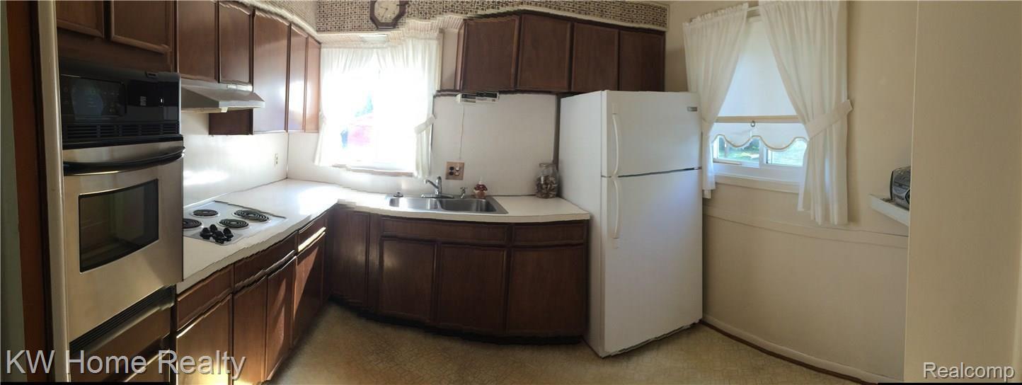 23124 Farmington Road Farmington, MI 48336 - Photo 17 of 42 Kitchen has 22 cabinets