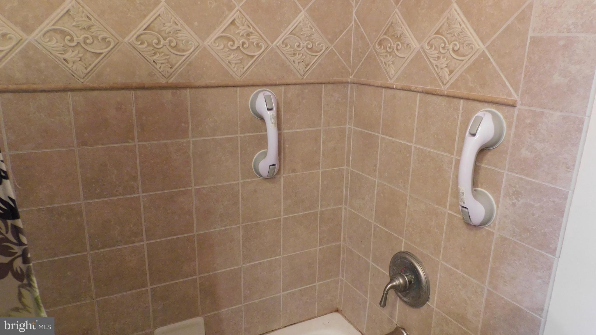 3227 Fuller Street Philadelphia, PA 19136 - Photo 20 of 27 Beautiful ceramic tile tub/shower area