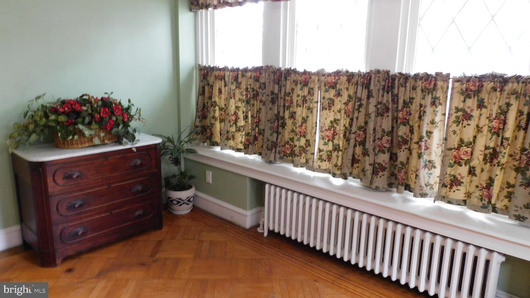 3227 Fuller Street Philadelphia, PA 19136 - Photo 7 of 27 Front sun parlor
