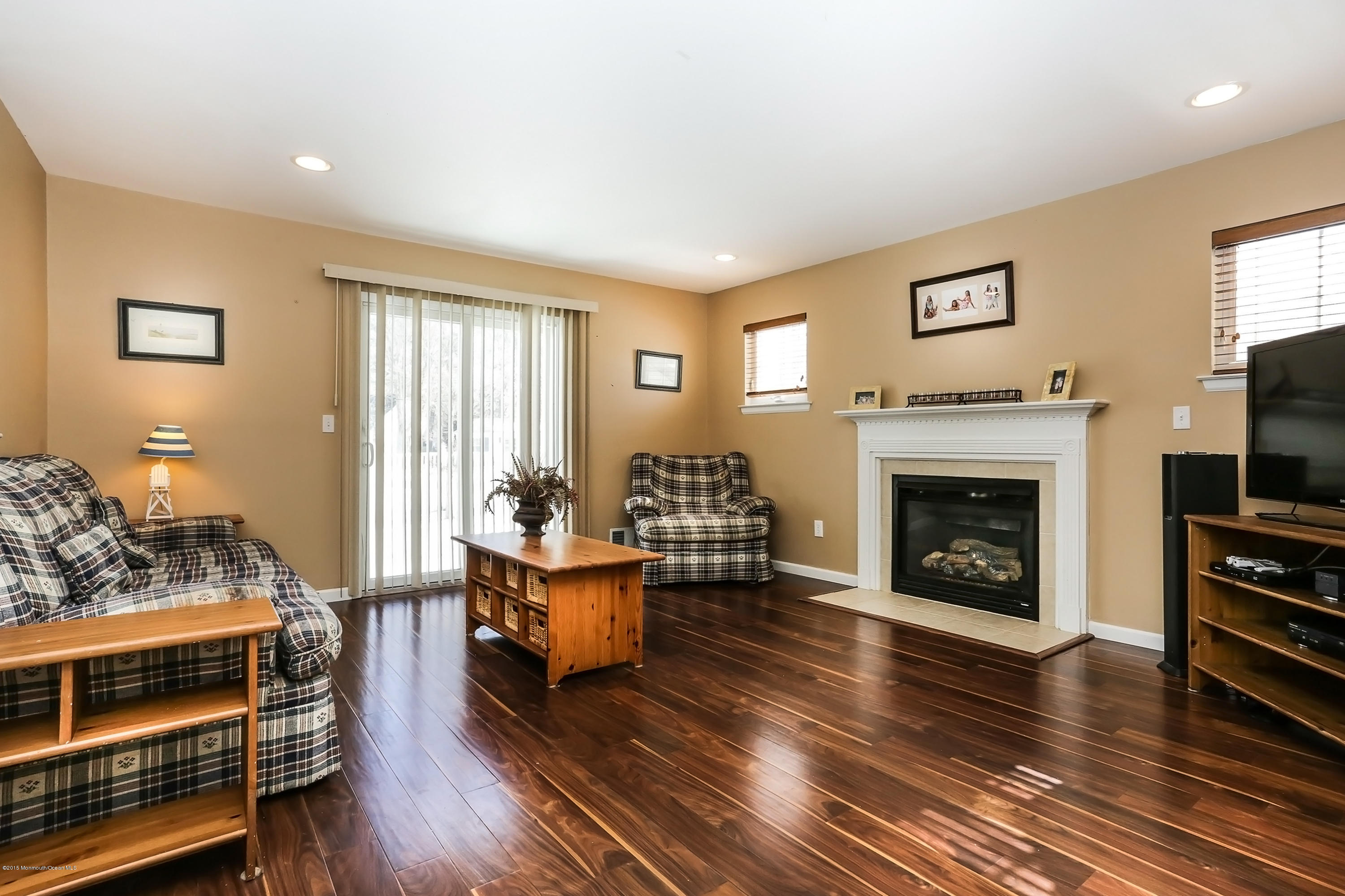 245 Clipper Road Manahawkin, NJ 08050 - Photo 4 of 24 245_clipper_dr_MLS_HID971654_ROOMlivingr