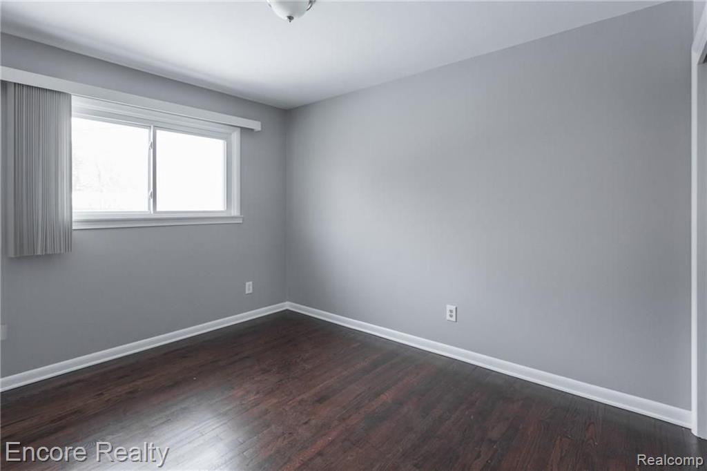 28240 Farmington Road Farmington Hills, MI 48334 - Photo 19 of 22