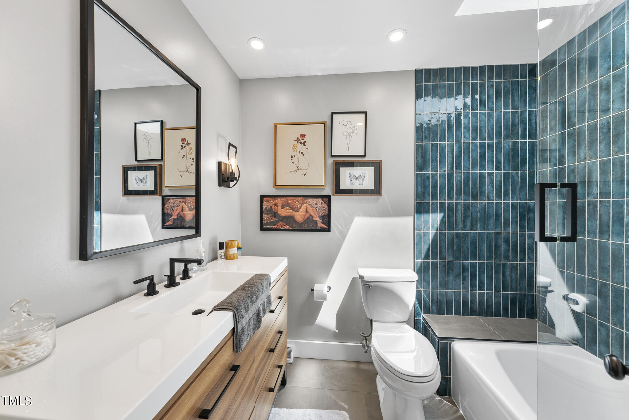 509 Dartmouth Road Raleigh, NC 27609 - Photo 20 of 34 a bathroom with a sink a toilet and shower