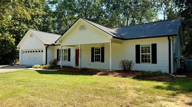 a view of a house with garden and yard