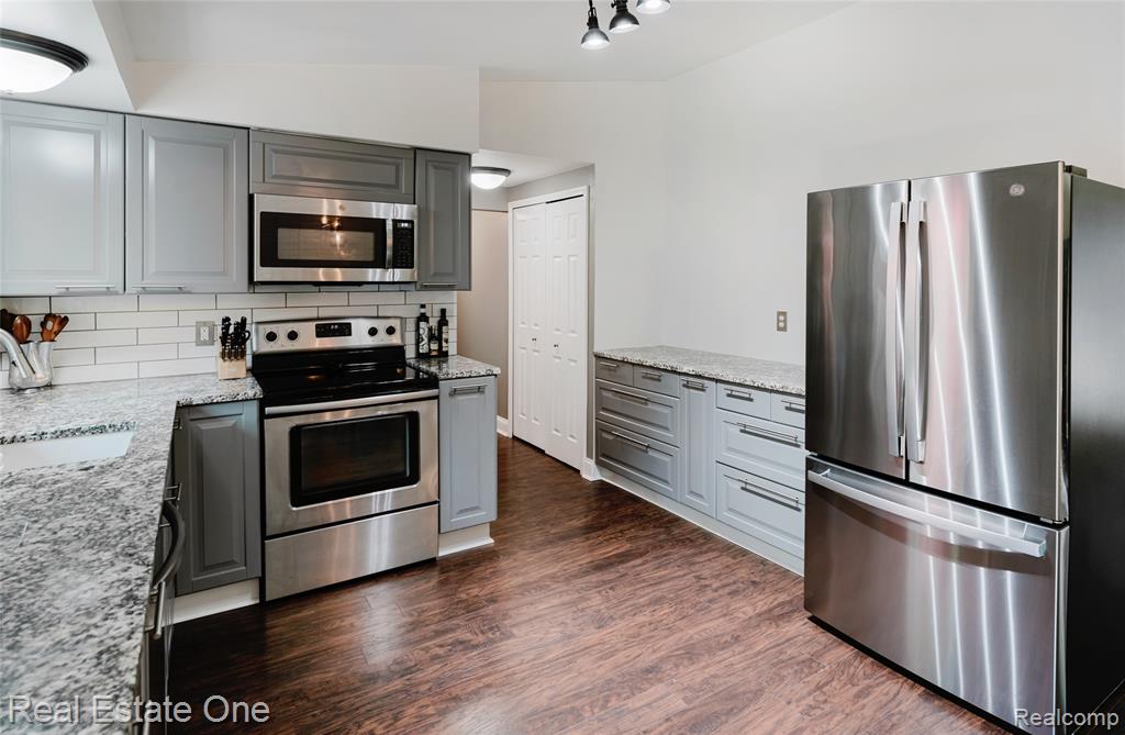 388 West Maryknoll Road Rochester Hills, MI 48309 - Photo 10 of 46