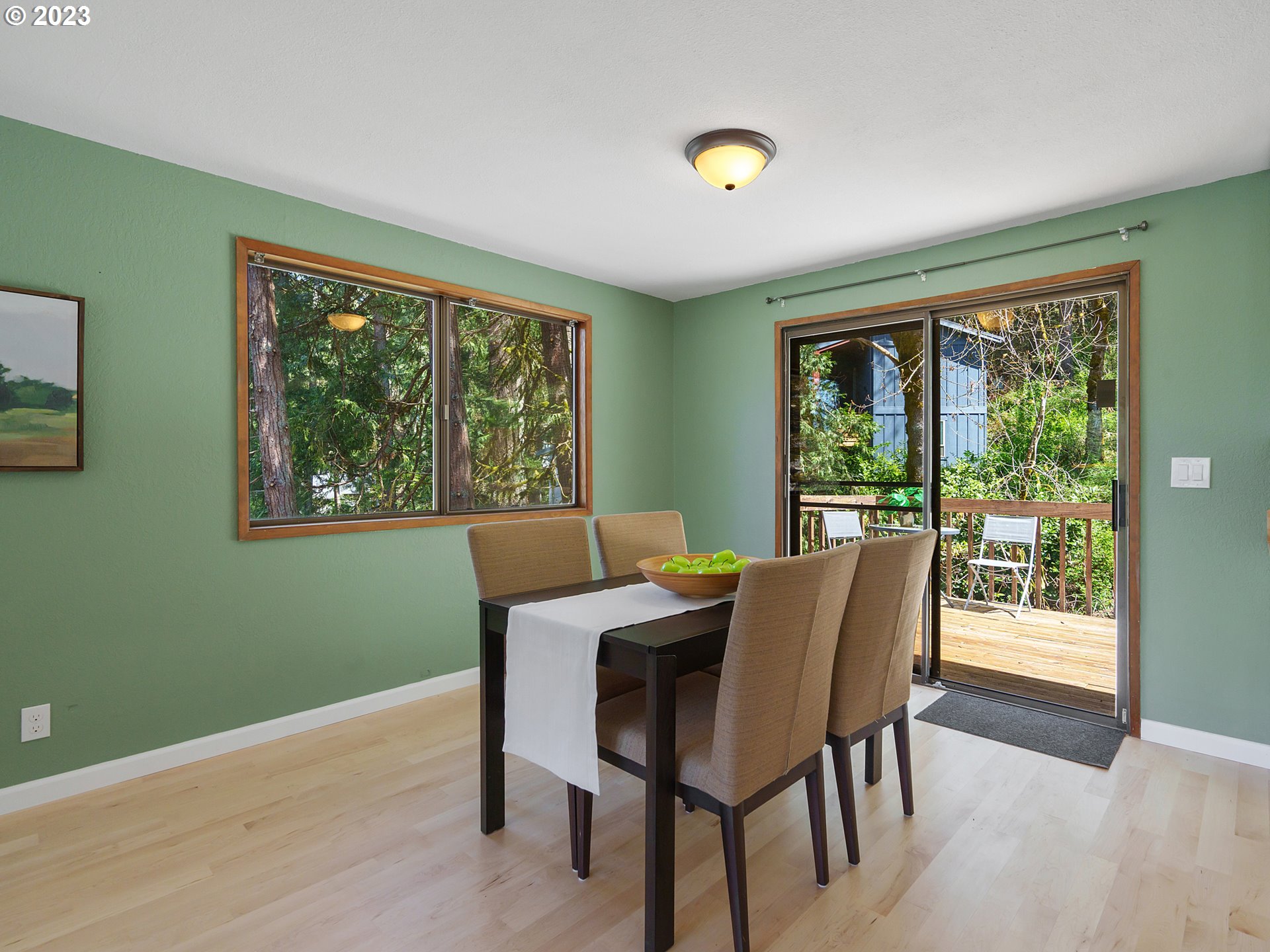1009 South 70th Street Springfield, OR 97478 - Photo 24 of 48 a view of a dining room with furniture and windows