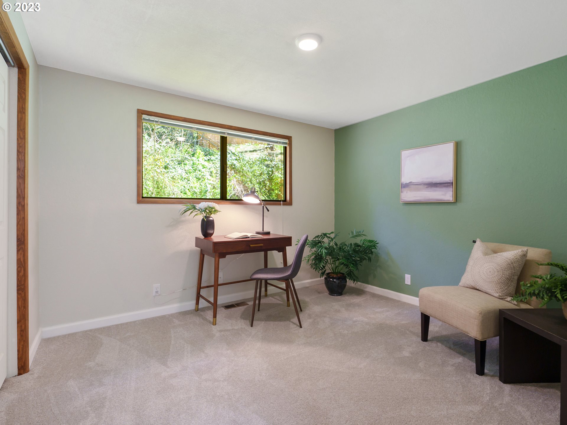 1009 South 70th Street Springfield, OR 97478 - Photo 33 of 48 a workspace with furniture and a window