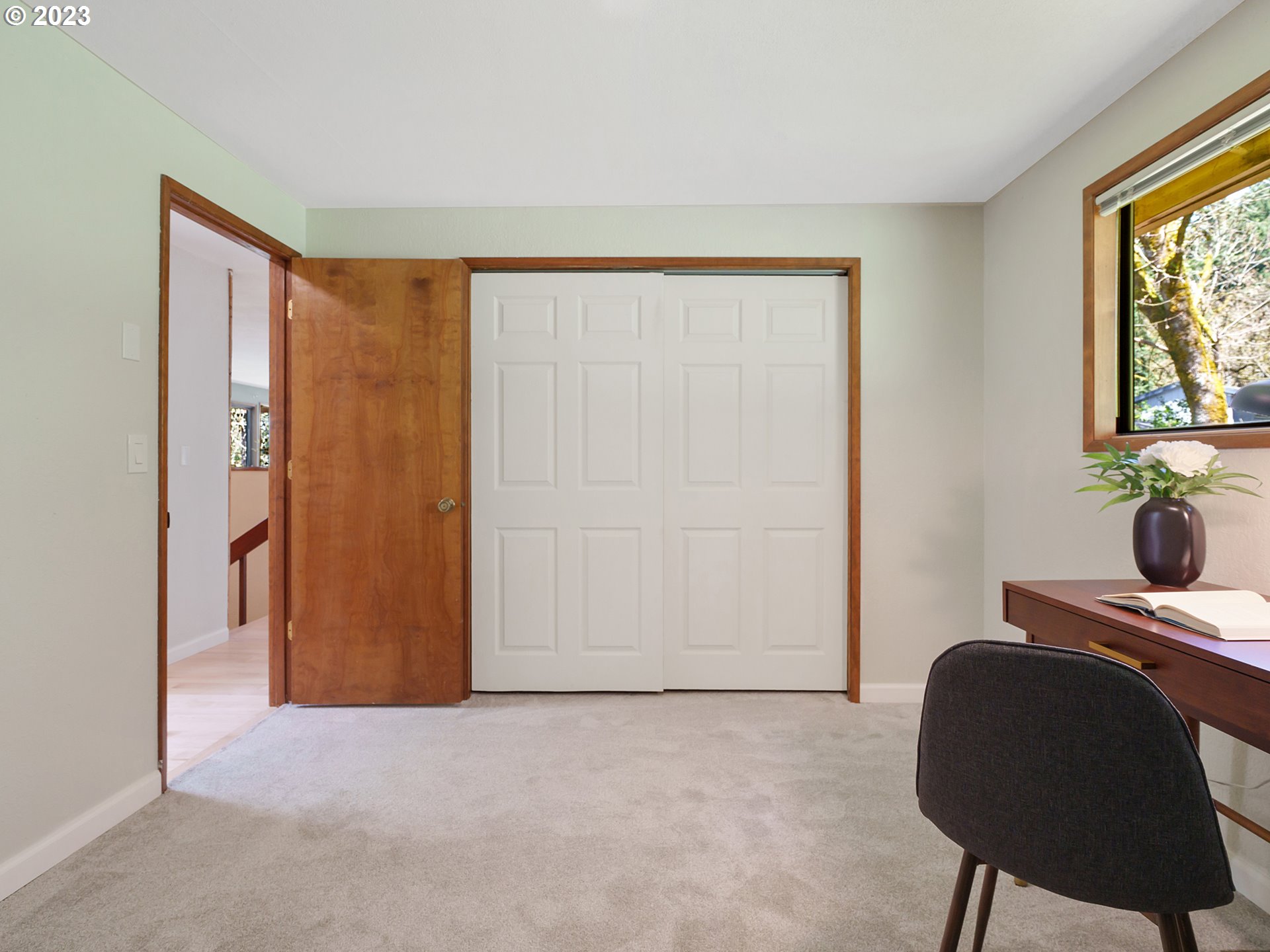 1009 South 70th Street Springfield, OR 97478 - Photo 35 of 48 a workspace with furniture and a window