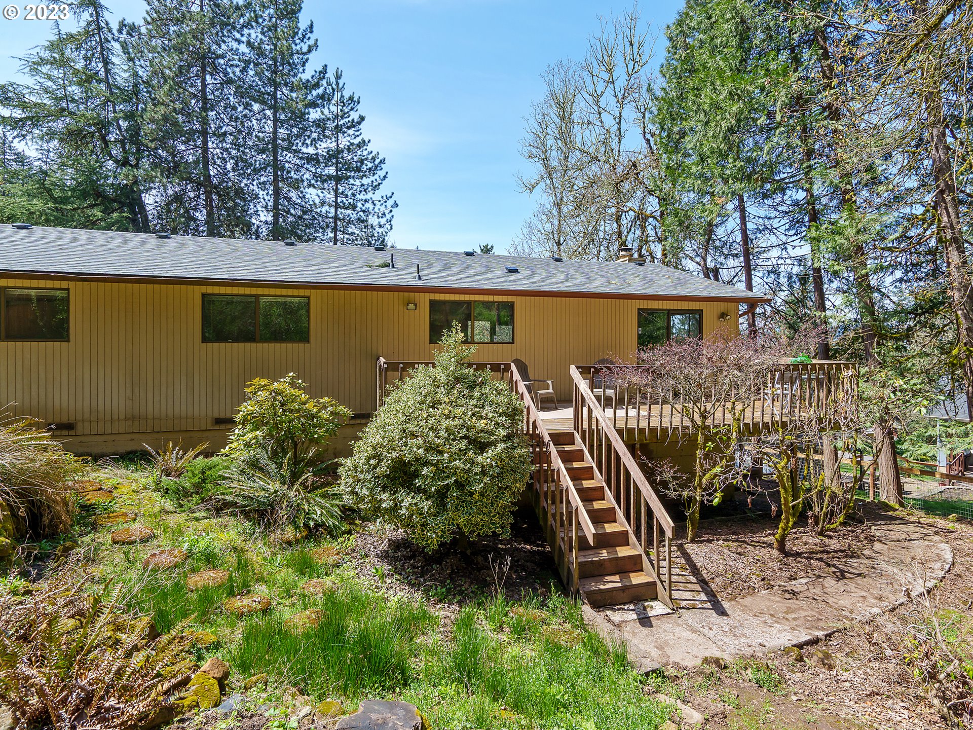 1009 South 70th Street Springfield, OR 97478 - Photo 46 of 48 a front view of a house with a yard