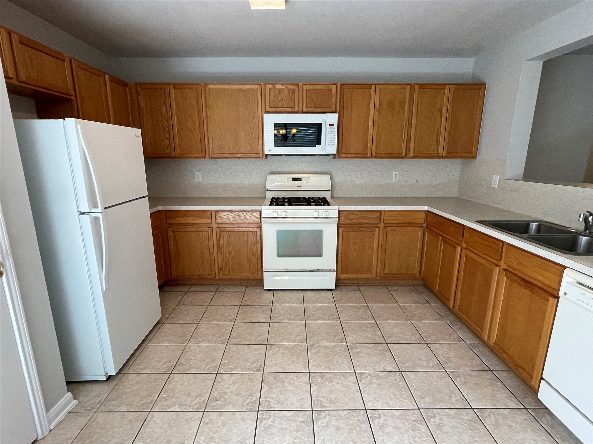 18207 Ridge Stream Lane Cypress, TX 77429 - Photo 7 of 18 The fridge stays