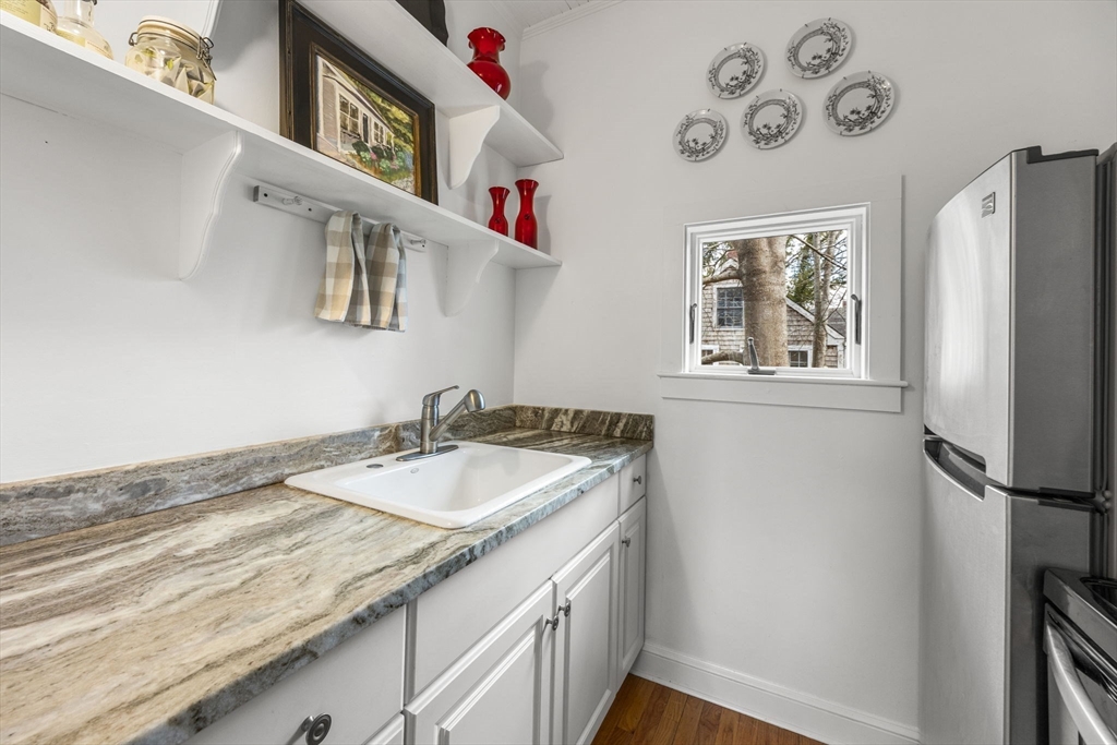 194 Rte 6a Yarmouth, MA 02675 - Photo 15 of 36