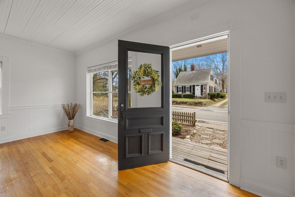 194 Rte 6a Yarmouth, MA 02675 - Photo 5 of 36