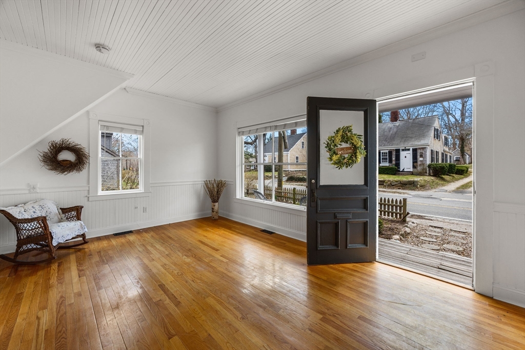 194 Rte 6a Yarmouth, MA 02675 - Photo 6 of 36