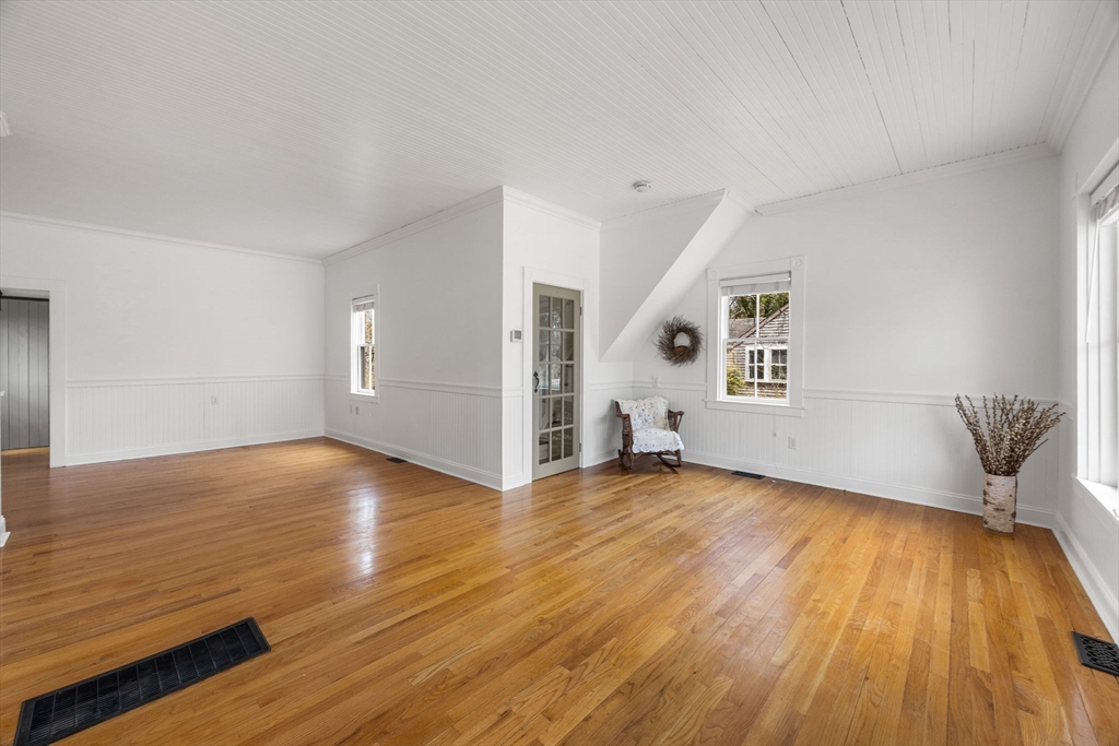 194 Rte 6a Yarmouth, MA 02675 - Photo 8 of 36