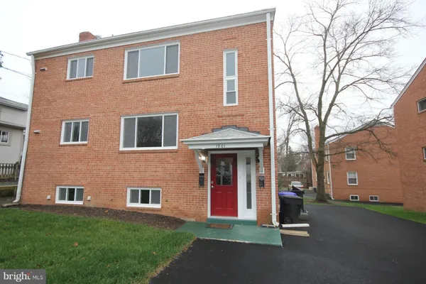 $2,550 | 1901 North Quebec Street, Unit UPPR, Arlington, VA 22207