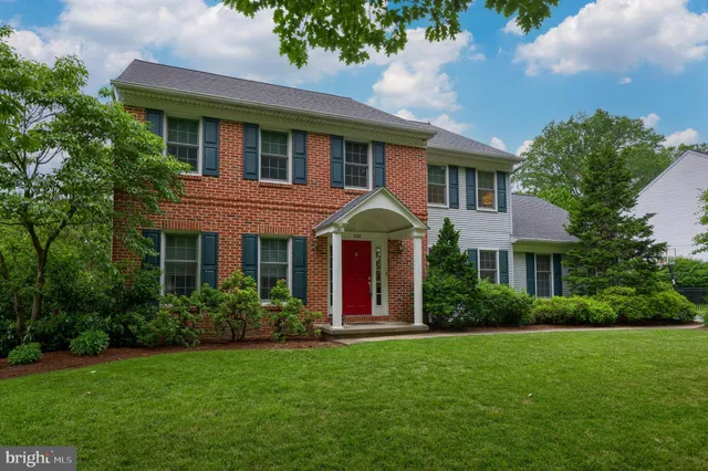 $719,900 | 220 Sturbridge Drive, Wyomissing, PA 19610