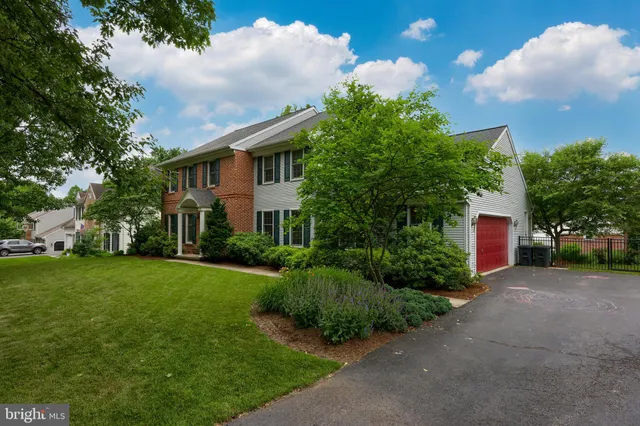 $719,900 | 220 Sturbridge Drive, Wyomissing, PA 19610