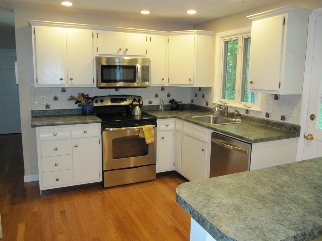 23 Spring Valley Road Worcester, MA 01609 - Photo 7 of 30 Gallery Image 7