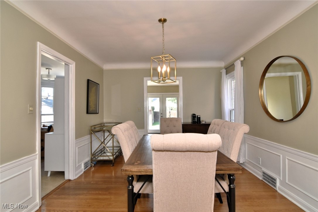 2464 Saybrook Road Cleveland, OH 44118 - Photo 6 of 40
