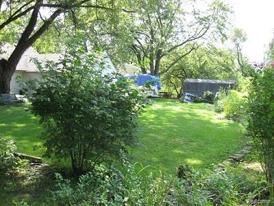 1295 Eason Road Waterford, MI 48328 - Photo 22 of 23 Back yard5.jpg