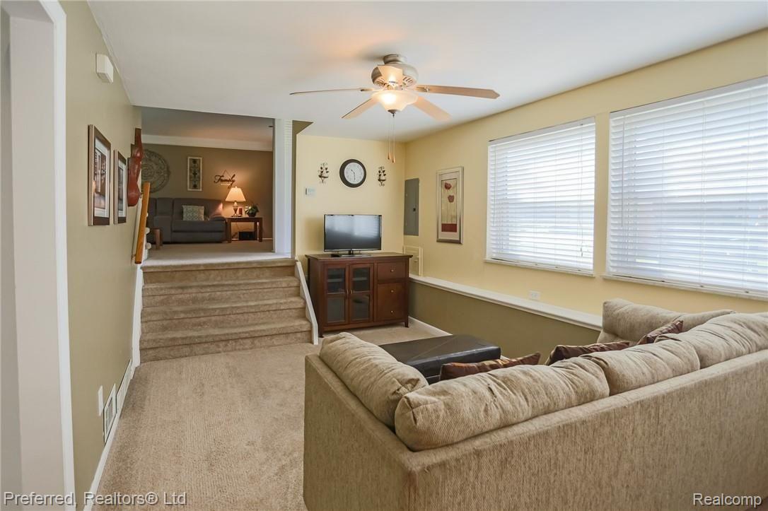 29615 Curtis Road Livonia, MI 48152 - Photo 12 of 32 12IMG_3311.jpg