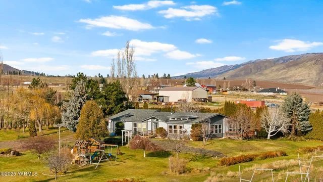 a view of residential houses with outdoor space
