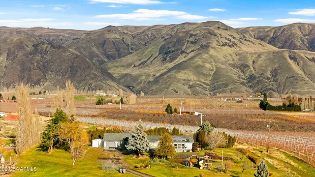 a view of a mountain view