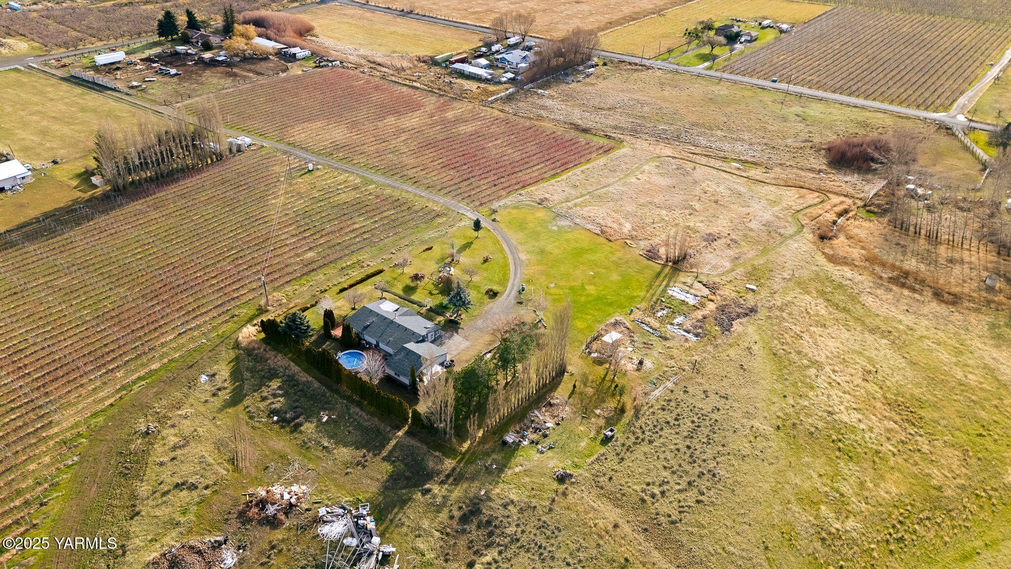 1880 Franklin Road Tieton, WA 98947 - Photo 14 of 29 view of the terrace