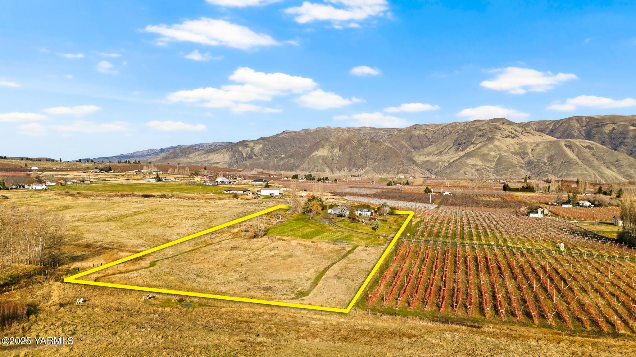 1880 Franklin Road Tieton, WA 98947 - Photo 18 of 29 a view of an ocean