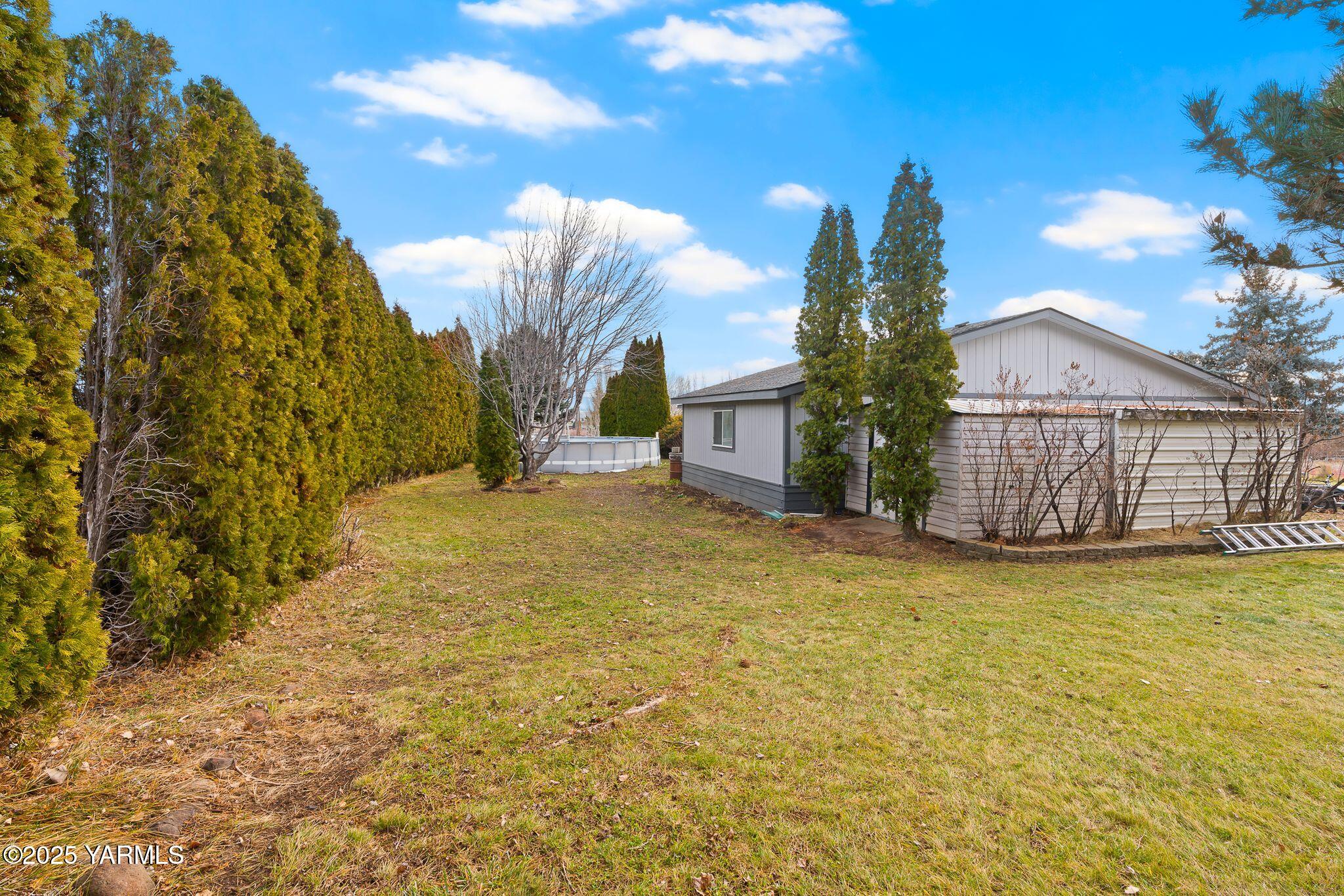 1880 Franklin Road Tieton, WA 98947 - Photo 22 of 29 a view of a house with a yard and garage