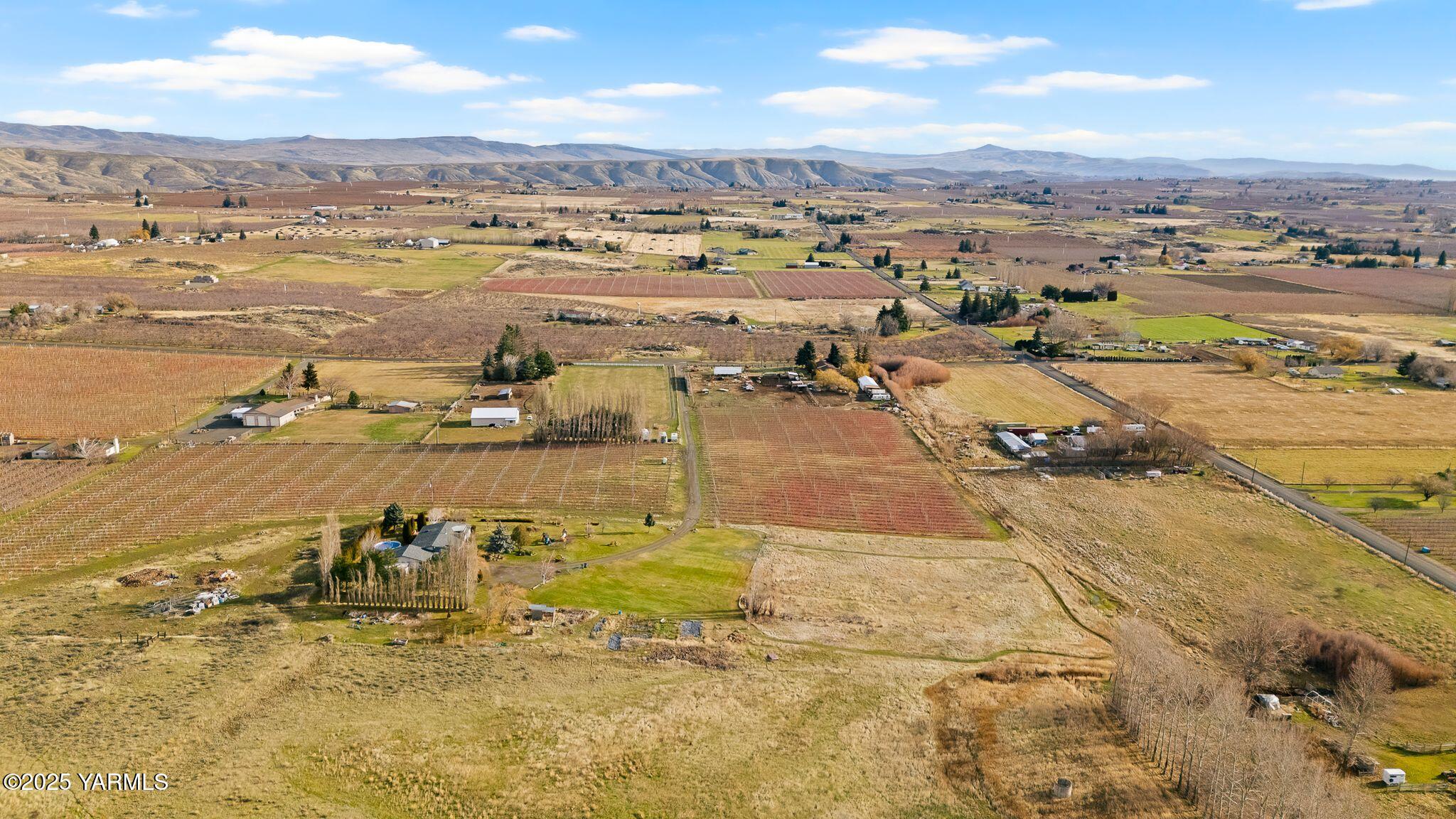1880 Franklin Road Tieton, WA 98947 - Photo 27 of 29 an aerial view of residential building and ocean