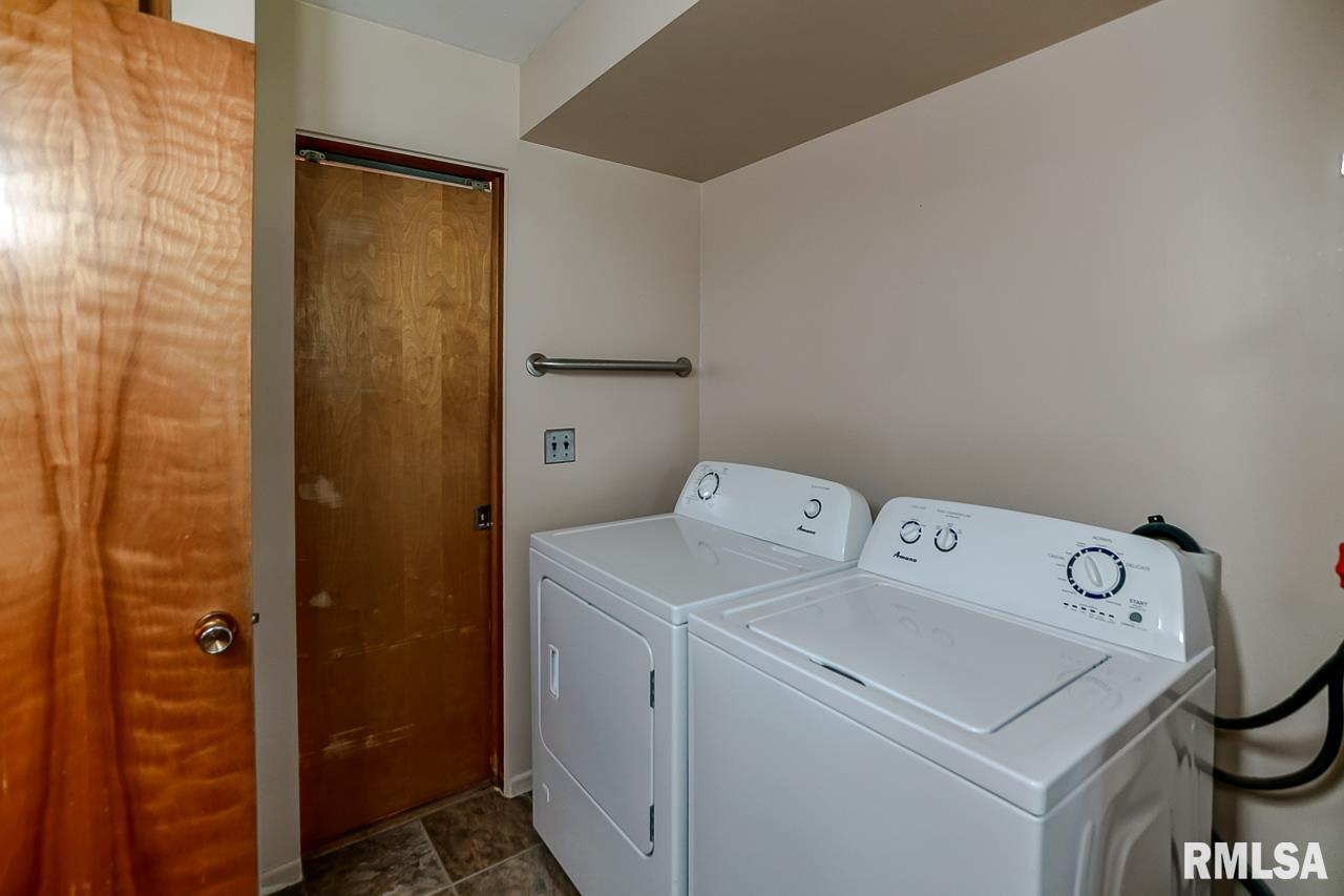 114 South Rustic Road East Peoria, IL 61611 - Photo 12 of 31 Gallery Image 12