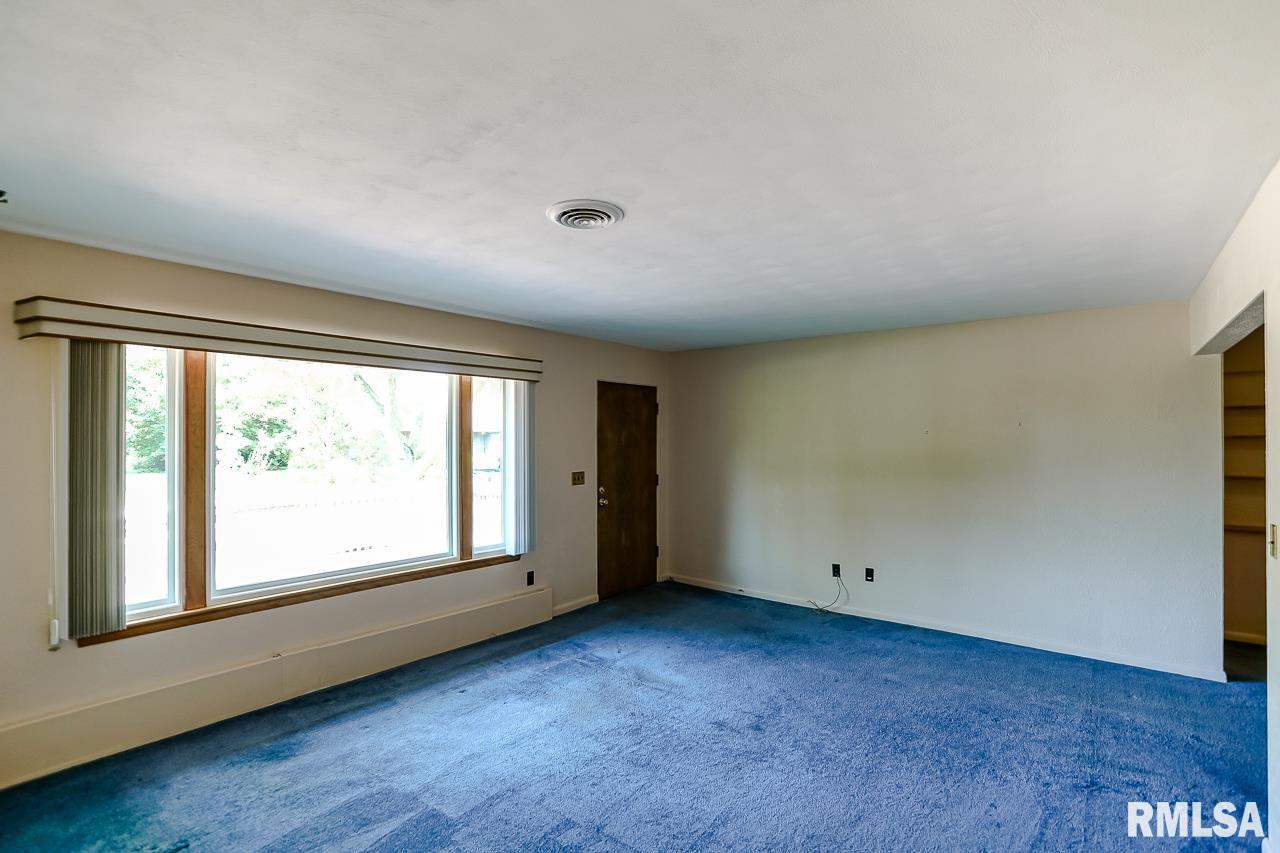 114 South Rustic Road East Peoria, IL 61611 - Photo 2 of 31 Gallery Image 2