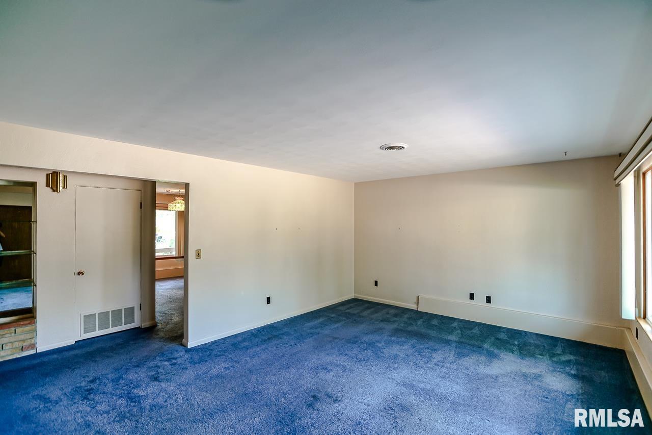 114 South Rustic Road East Peoria, IL 61611 - Photo 4 of 31 Gallery Image 4