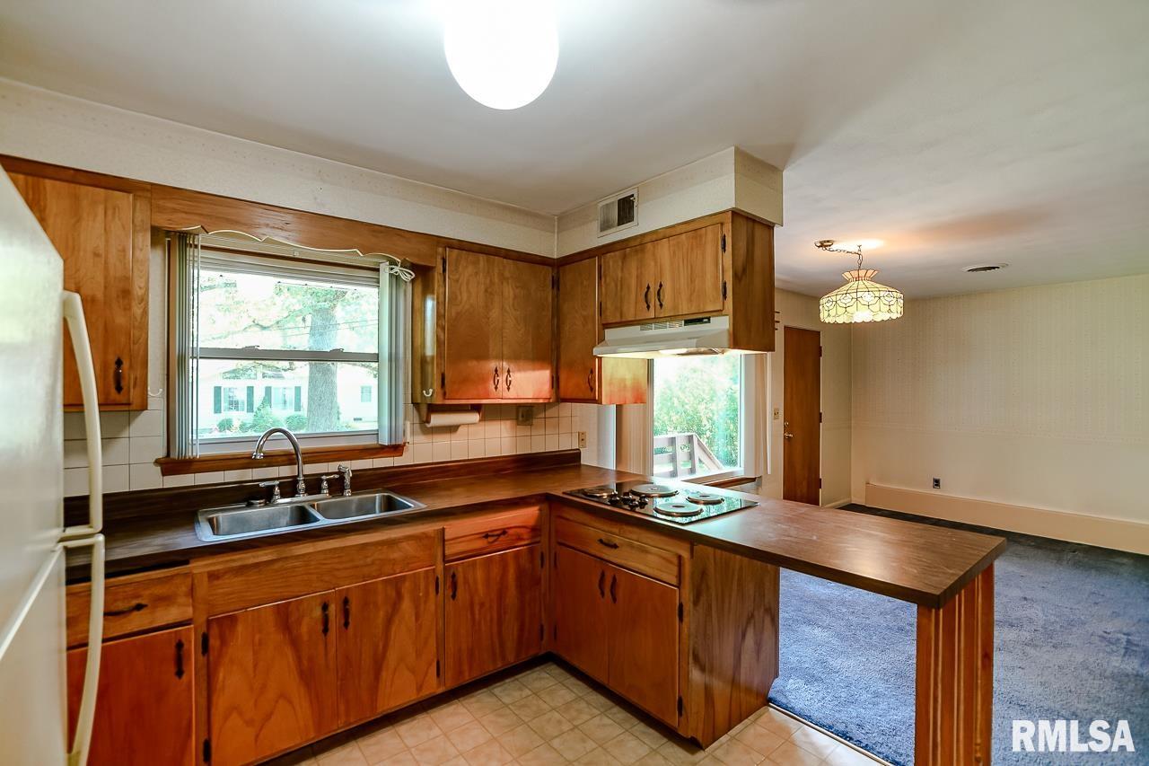 114 South Rustic Road East Peoria, IL 61611 - Photo 8 of 31 Gallery Image 8