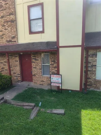 $1,400 | 2039 West Walnut Street, Unit C, Garland, TX 75042