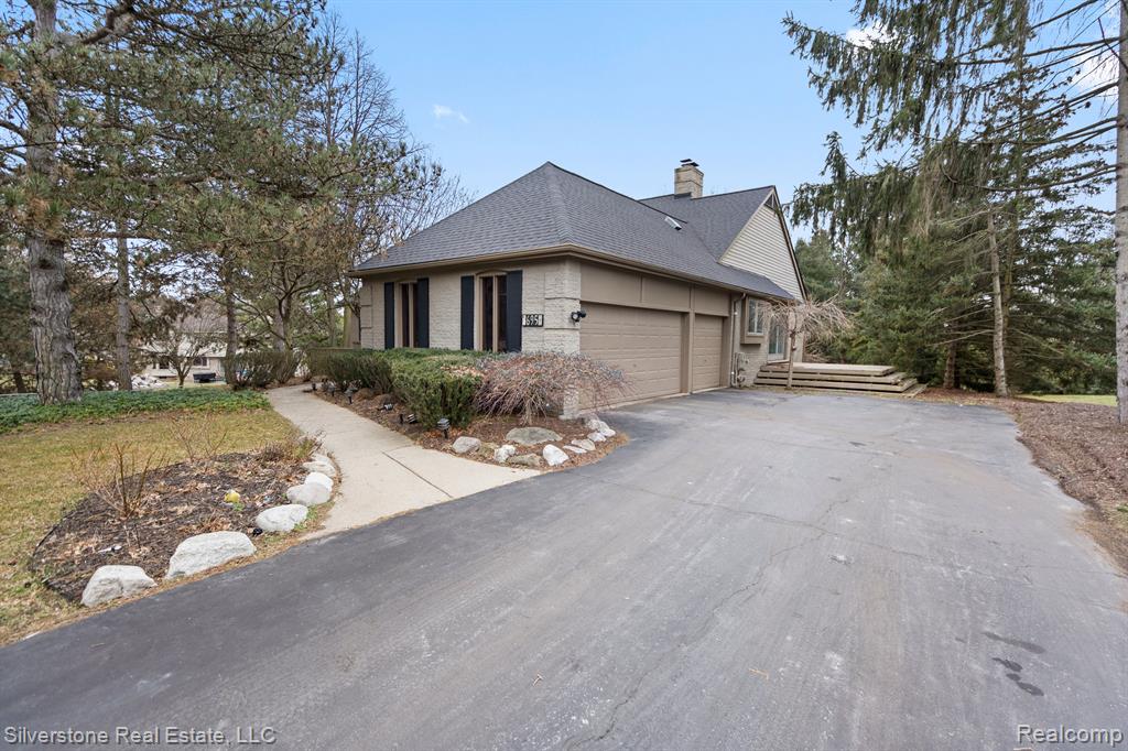 695 Peach Tree Lane Rochester Hills, MI 48306 - Photo 3 of 40