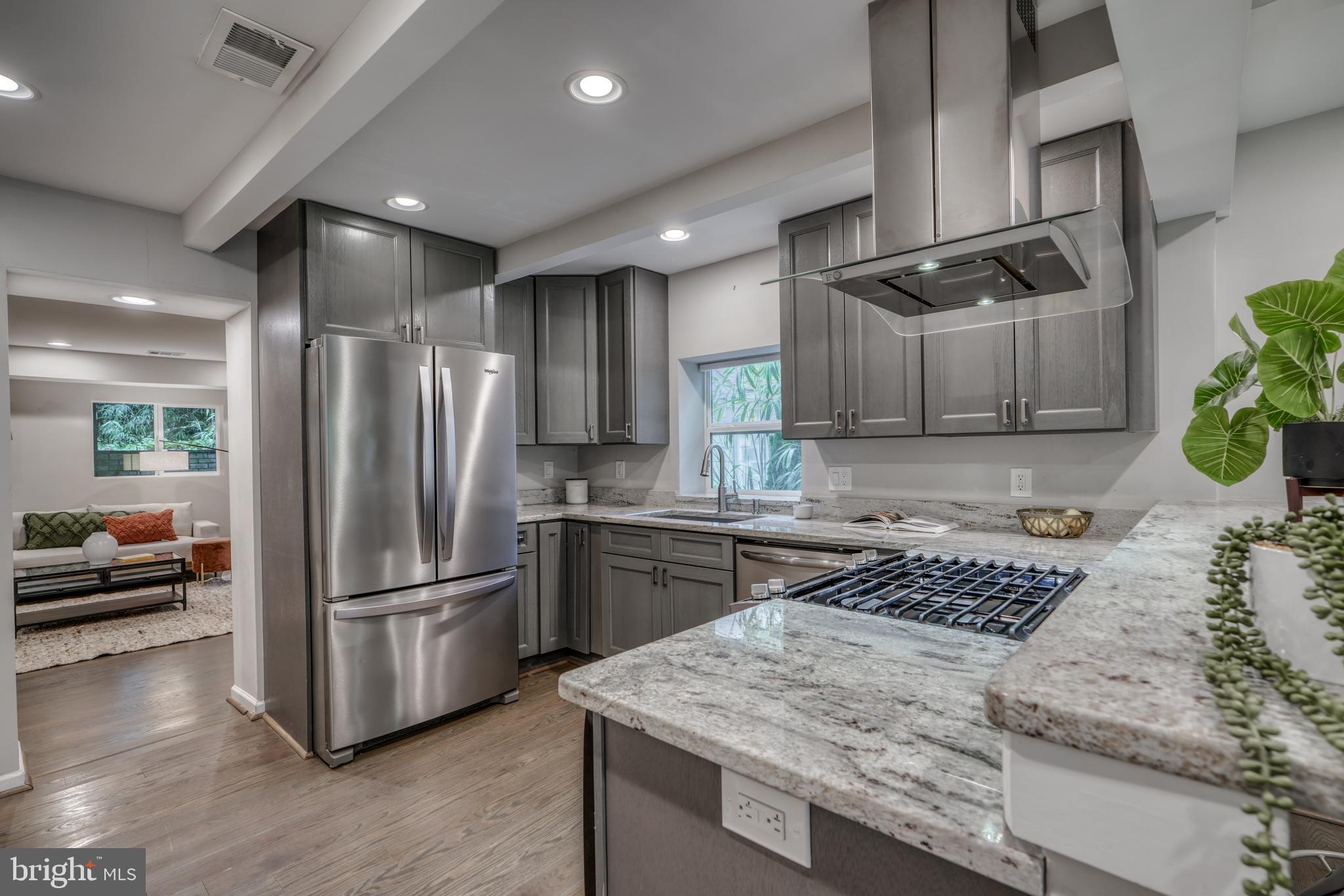 11425 Mapleview Drive Silver Spring, MD 20902 - Photo 11 of 43 Stainless steel appliances