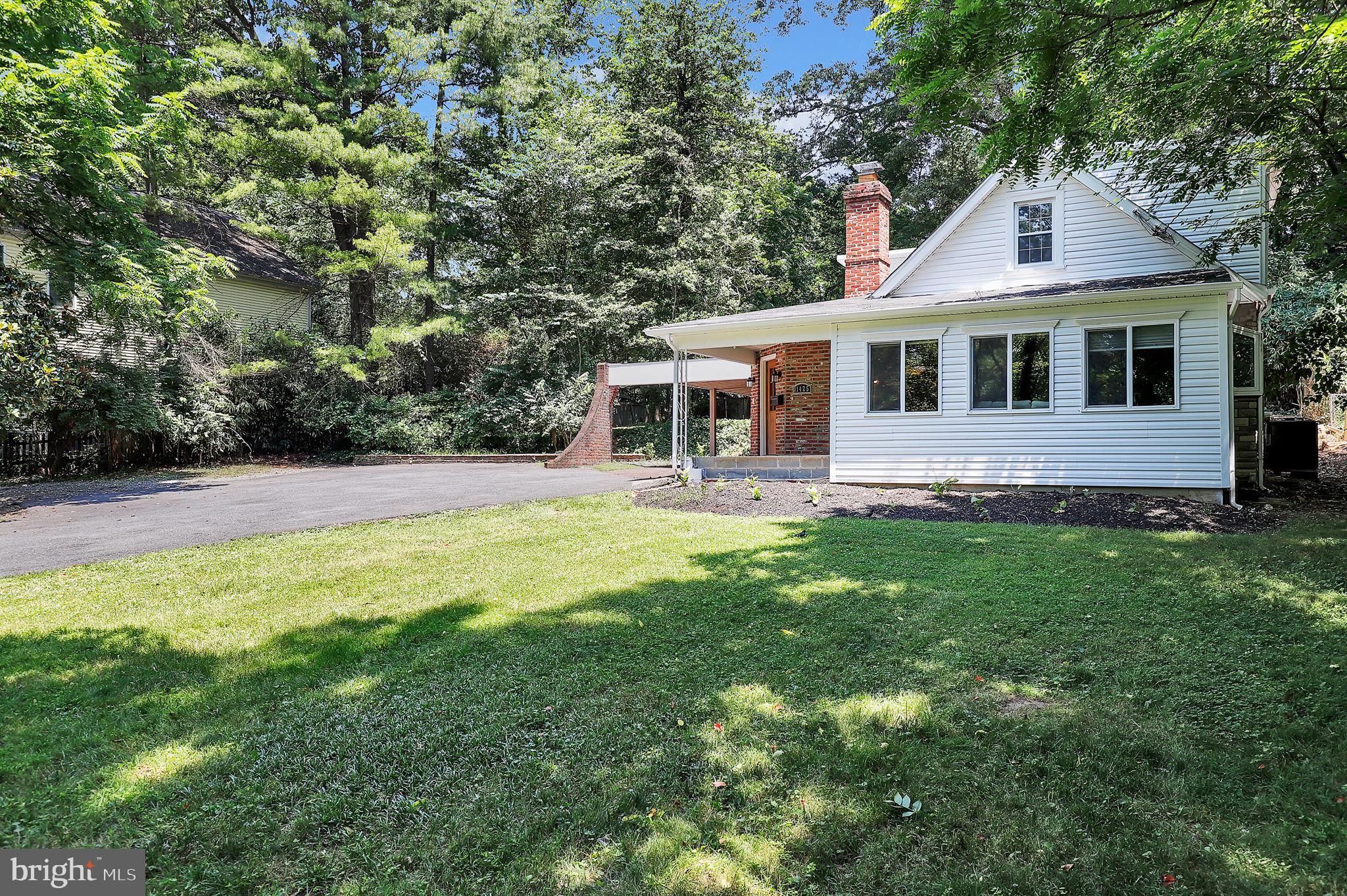 11425 Mapleview Drive Silver Spring, MD 20902 - Photo 3 of 43 Private driveway & ample guest parking