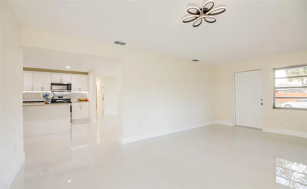 $2,600 | 3105 18th Street, Vero Beach, FL 32960