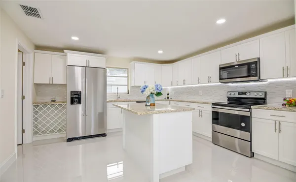 $2,600 | 3105 18th Street, Vero Beach, FL 32960