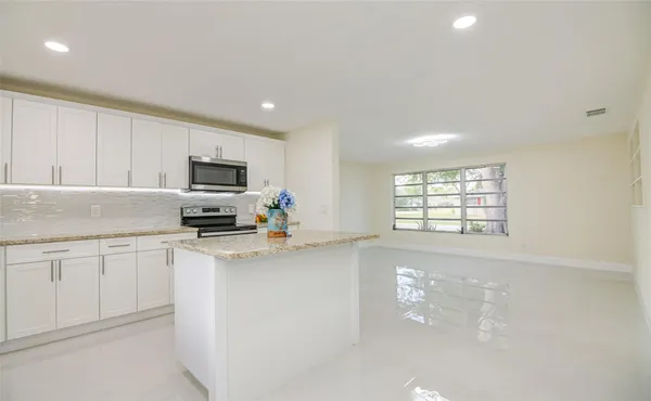 $2,600 | 3105 18th Street, Vero Beach, FL 32960