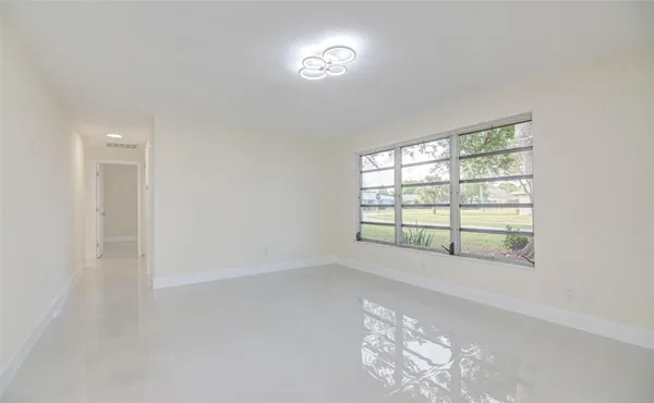 $2,600 | 3105 18th Street, Vero Beach, FL 32960