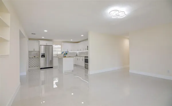 $2,600 | 3105 18th Street, Vero Beach, FL 32960