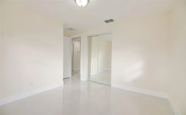 $2,600 | 3105 18th Street, Vero Beach, FL 32960