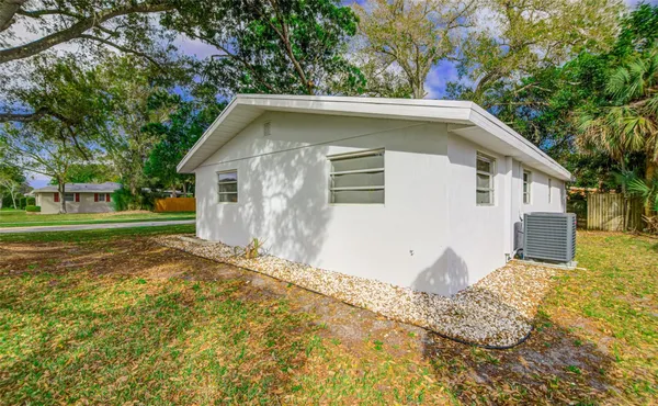 $2,600 | 3105 18th Street, Vero Beach, FL 32960