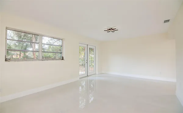 $2,600 | 3105 18th Street, Vero Beach, FL 32960