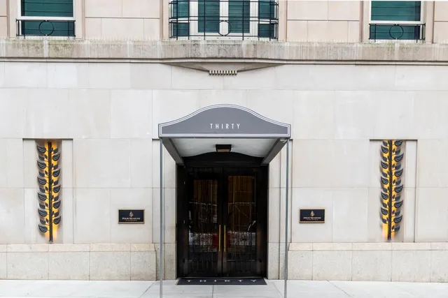 $2,599,000 | 30 Park Place, Unit 42C | TriBeCa